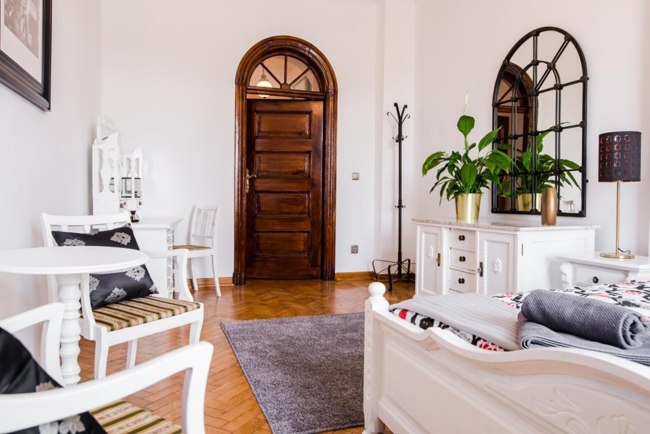 Halby Luxury Rooms Chmielna 73B Warsaw Exterior photo